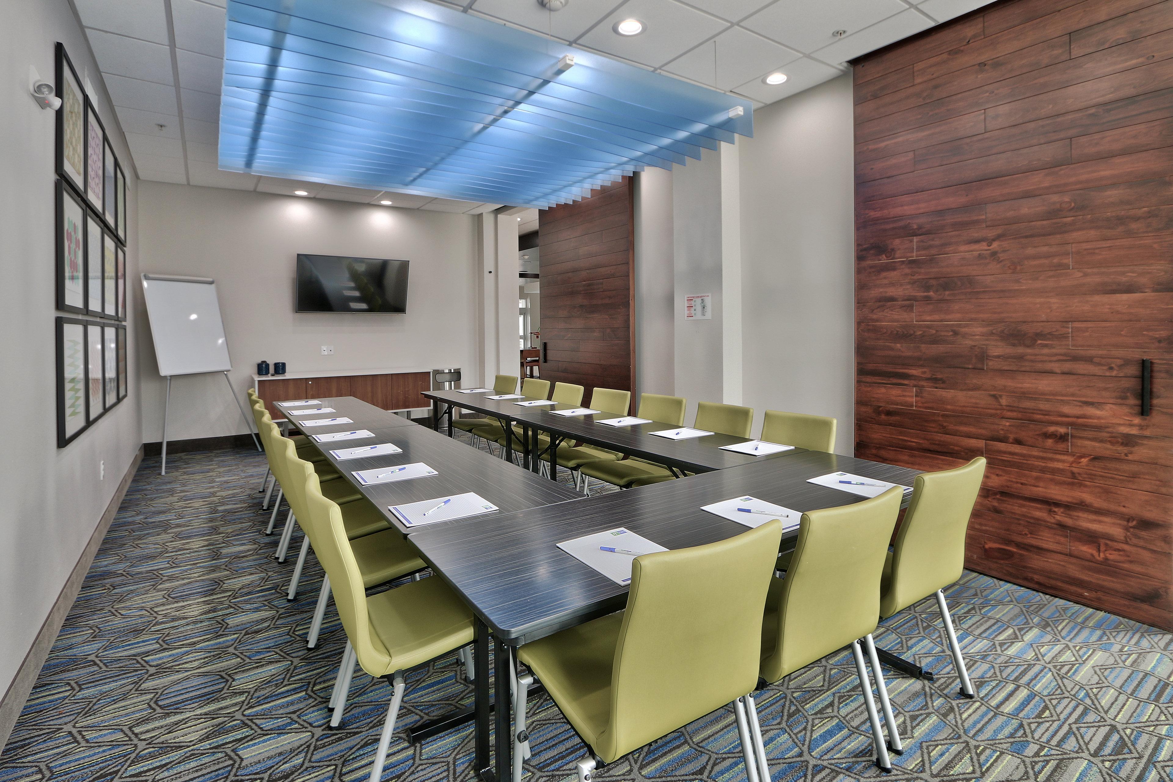 Holiday Inn Express & Suites - Houston East - Beltway 8 By Ihg Cloverleaf Exterior foto